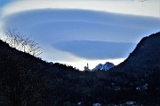 Al Monte Campo e Laghetto di Pietra Quadra da Capovalle-Caprini il 6 apr. 2017